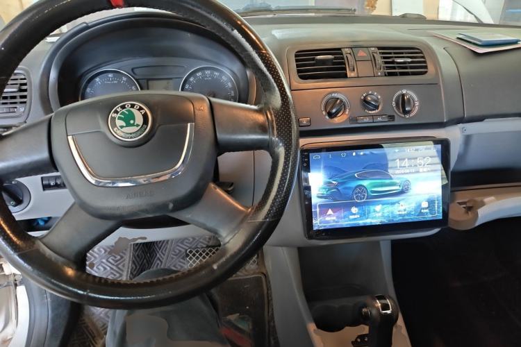 Used Skoda Fabia 2012 1.4L Automatic Crystal Edition Center Console