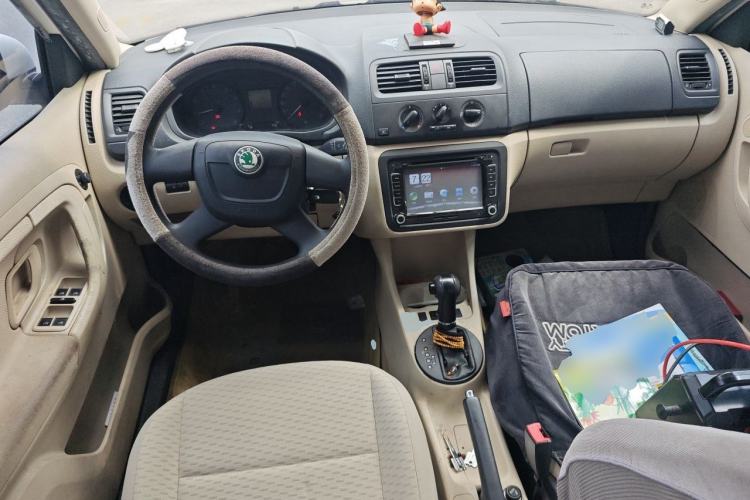 Used Skoda Fabia 2012 1.4L Automatic Crystal Edition Center Console