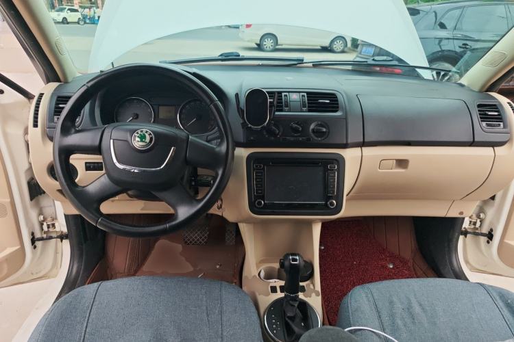 Used Skoda Fabia 2012 1.4L Automatic Crystal Edition Center Console
