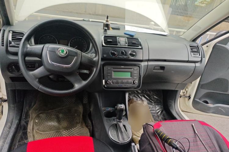 Used Skoda Fabia 2012 1.6L 5th Anniversary Limited Edition Center Console