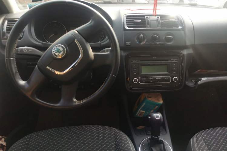 Used Skoda Fabia 2012 1.6L Automatic Sport Edition Center Console