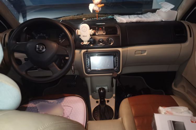 Used Skoda Fabia 2012 1.4L Automatic Crystal Edition Center Console