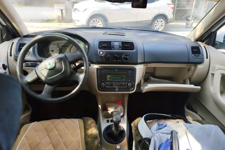 Used Skoda Fabia 2012 1.4L Manual Crystal Edition Center Console
