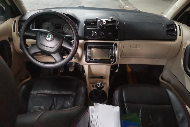 Used Skoda Fabia 2012 1.4L Manual Crystal Edition Center Console