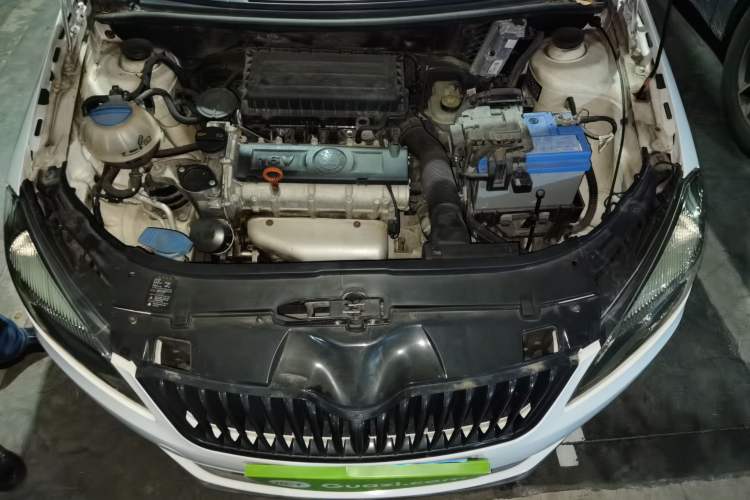 Used Skoda Fabia 2012 1.6L Automatic Cool Black Edition Engine Bay
