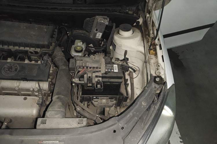 Used Skoda Fabia 2012 1.6L Manual Cool Black Edition Engine Bay Left