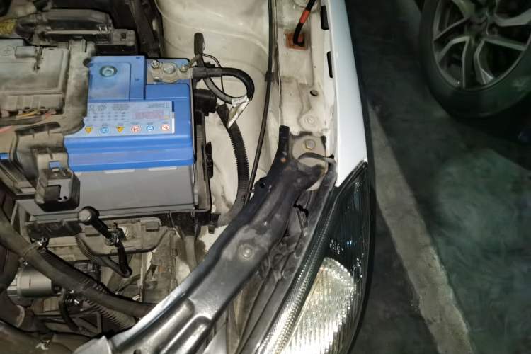 Used Skoda Fabia 2012 1.6L Automatic Cool Black Edition Engine Bay Left