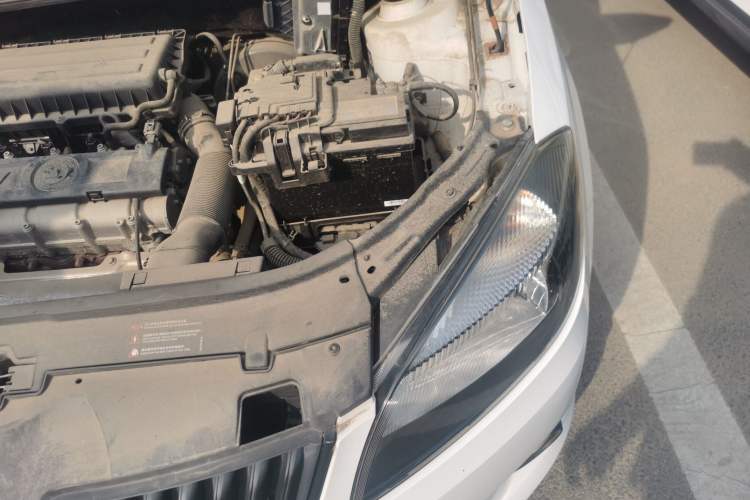 Used Skoda Fabia 2012 1.6L Automatic Sport Edition Engine Bay Left
