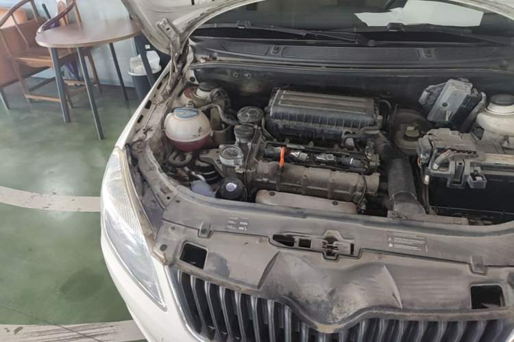 Used Skoda Fabia 2012 1.4L Manual Crystal Edition Engine Bay Right