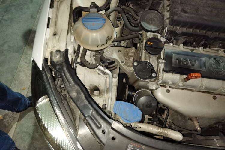 Used Skoda Fabia 2012 1.6L Automatic Cool Black Edition Engine Bay Right