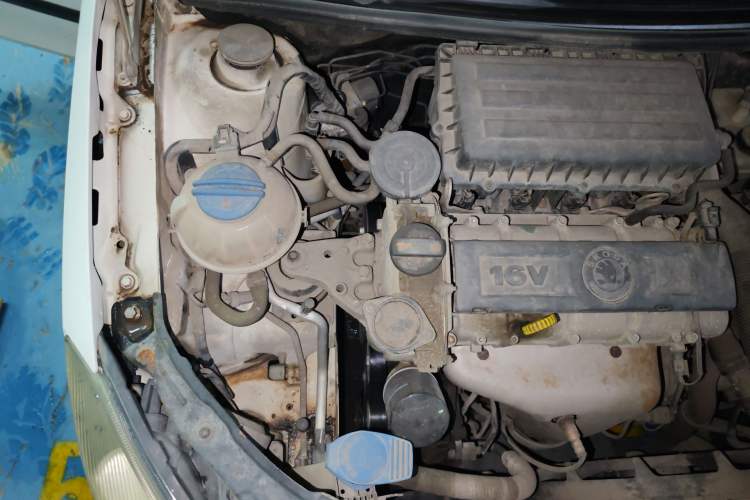 Used Skoda Fabia 2012 1.6L Automatic Cool Black Edition Engine Bay Right