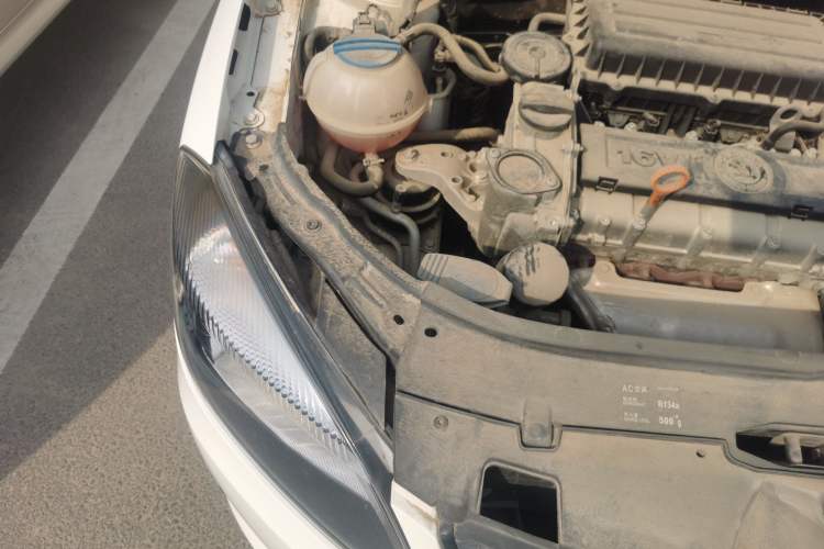 Used Skoda Fabia 2012 1.6L Automatic Sport Edition Engine Bay Right