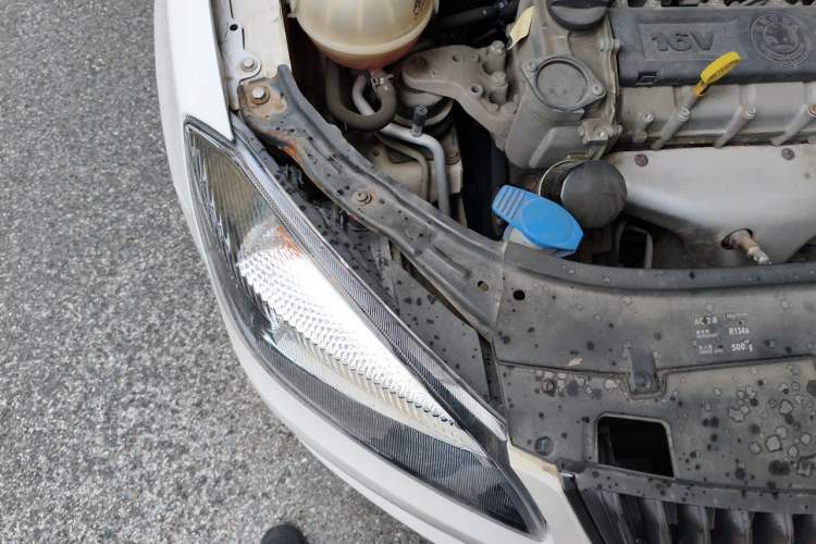 Used Skoda Fabia 2012 1.6L Automatic Sport Edition Engine Bay Right