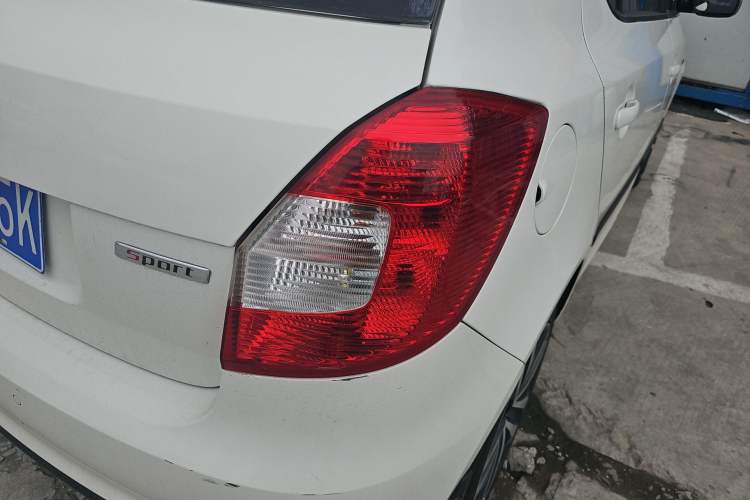 Used Skoda Fabia 2012 1.6L Manual Sport Edition Exterior 6
