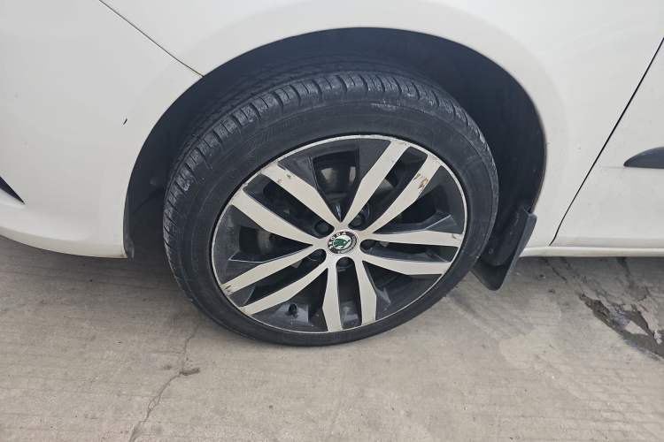 Used Skoda Fabia 2012 1.6L Manual Sport Edition Exterior 7