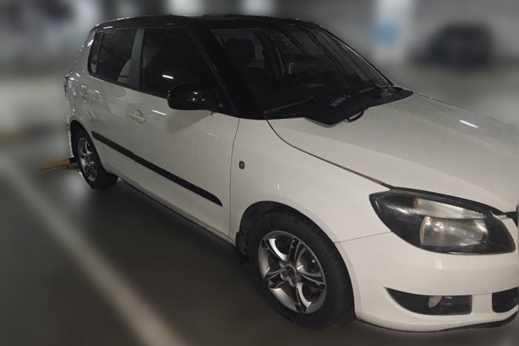 Used Skoda Fabia 2012 1.6L Manual Cool Black Edition Front Right 45 Deg