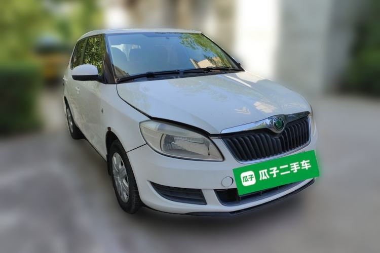 Used Skoda Fabia 2012 1.4L Automatic Crystal Edition Front Right 45 Deg
