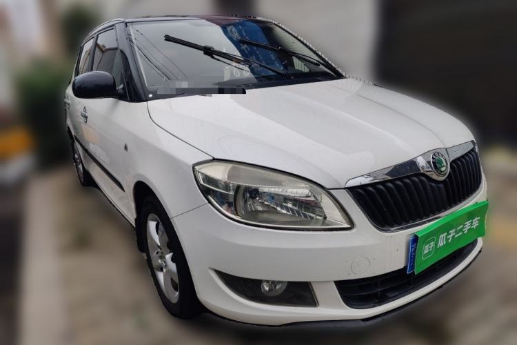 Used Skoda Fabia 2012 1.6L Manual Cool Black Edition Front Right 45 Deg