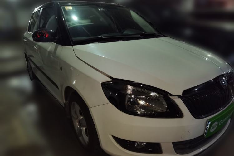 Used Skoda Fabia 2012 1.6L Automatic Cool Black Edition Front Right 45 Deg