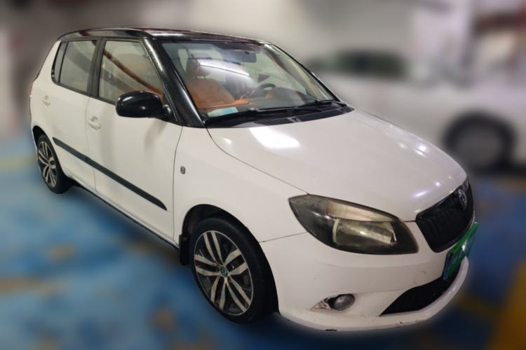 Used Skoda Fabia 2012 1.6L Automatic Cool Black Edition Front Right 45 Deg