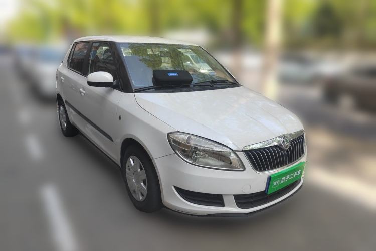 Used Skoda Fabia 2012 1.4L Automatic Crystal Edition Front Right 45 Deg