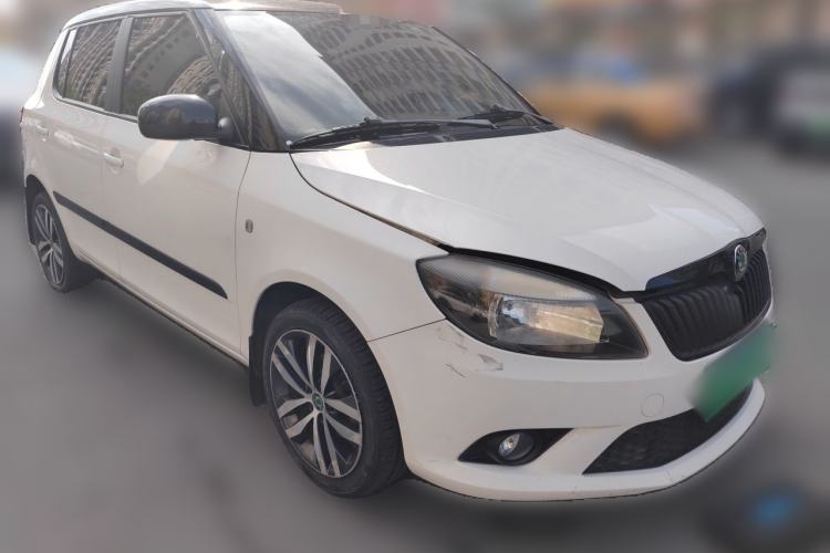 Used Skoda Fabia 2012 1.6L Automatic Sport Edition Front Right 45 Deg