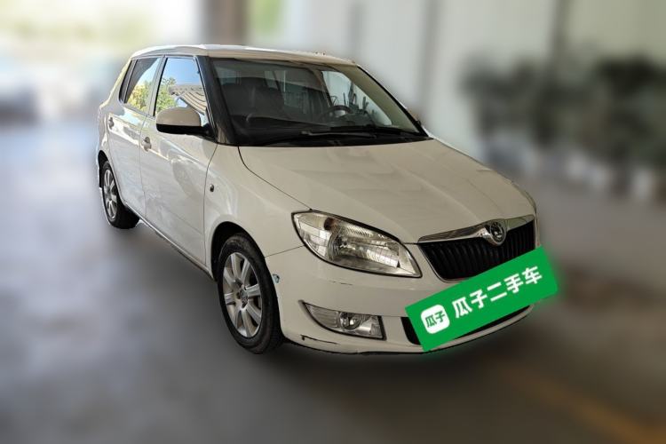 Used Skoda Fabia 2012 1.4L Automatic Crystal Edition Front Right 45 Deg
