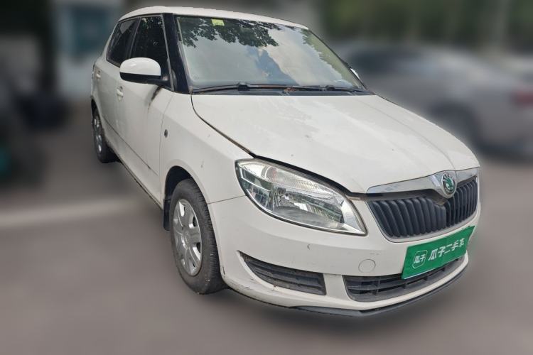 Used Skoda Fabia 2012 1.4L Automatic Crystal Edition Front Right 45 Deg
