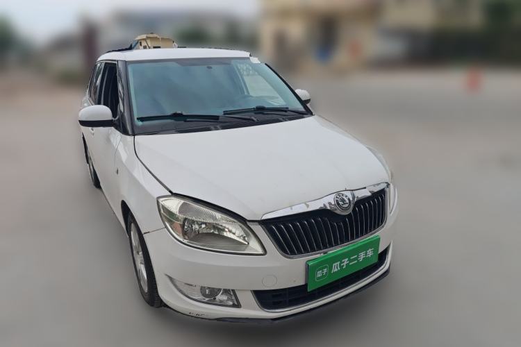 Used Skoda Fabia 2012 1.4L Automatic Crystal Edition Front Right 45 Deg