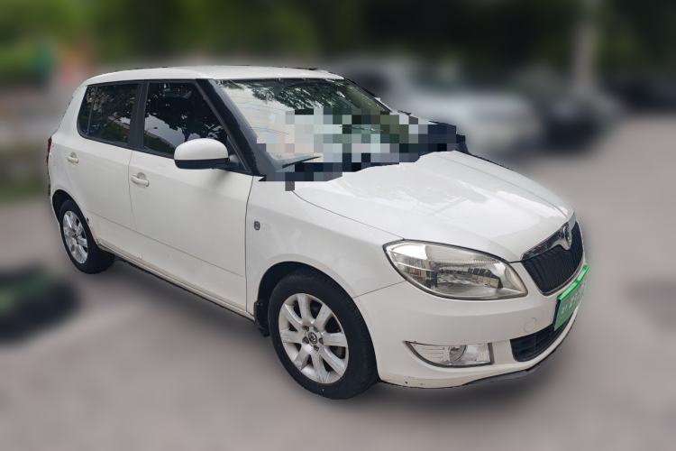 Used Skoda Fabia 2012 1.4L Manual Crystal Edition Front Right 45 Deg