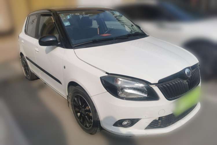 Used Skoda Fabia 2012 1.6L Automatic Sport Edition Front Right 45 Deg