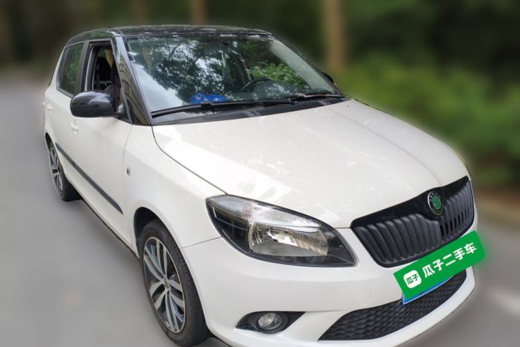 Used Skoda Fabia 2012 1.6L Automatic Sport Edition Front Right 45 Deg