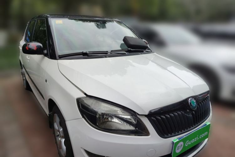 Used Skoda Fabia 2012 1.6L Automatic Cool Black Edition Front Right 45 Deg