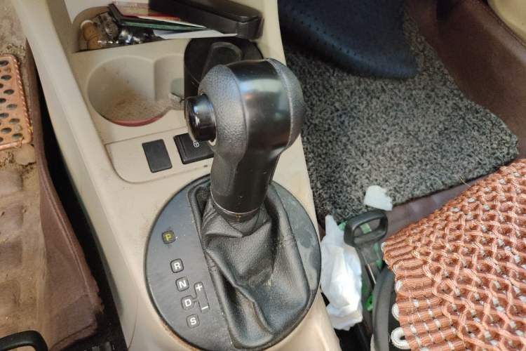 Used Skoda Fabia 2012 1.4L Automatic Crystal Edition Gear Lever