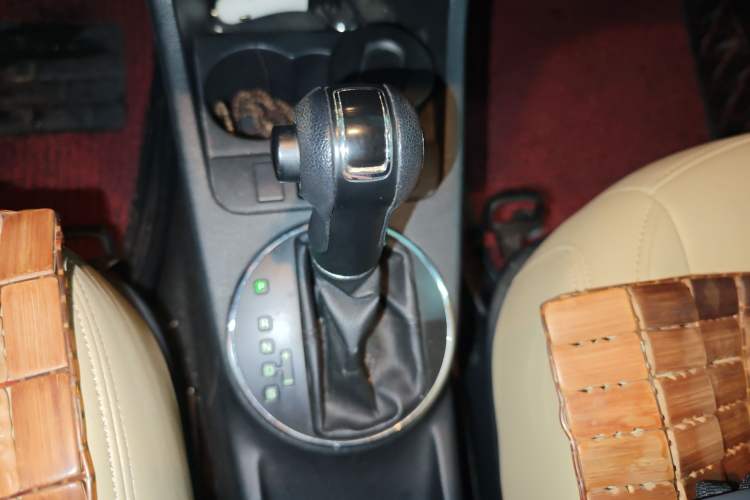 Used Skoda Fabia 2012 1.6L Automatic Cool Black Edition Gear Lever