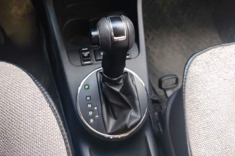 Used Skoda Fabia 2012 1.6L Automatic Sport Edition Gear Lever