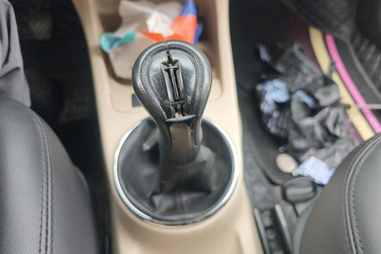 Used Skoda Fabia 2012 1.4L Manual Crystal Edition Gear Lever