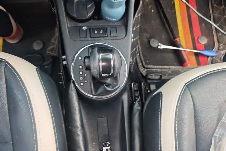 Used Skoda Fabia 2012 1.6L Automatic Sport Edition Gear Lever