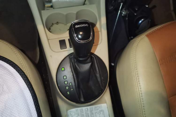 Used Skoda Fabia 2012 1.4L Automatic Crystal Edition Gear Lever