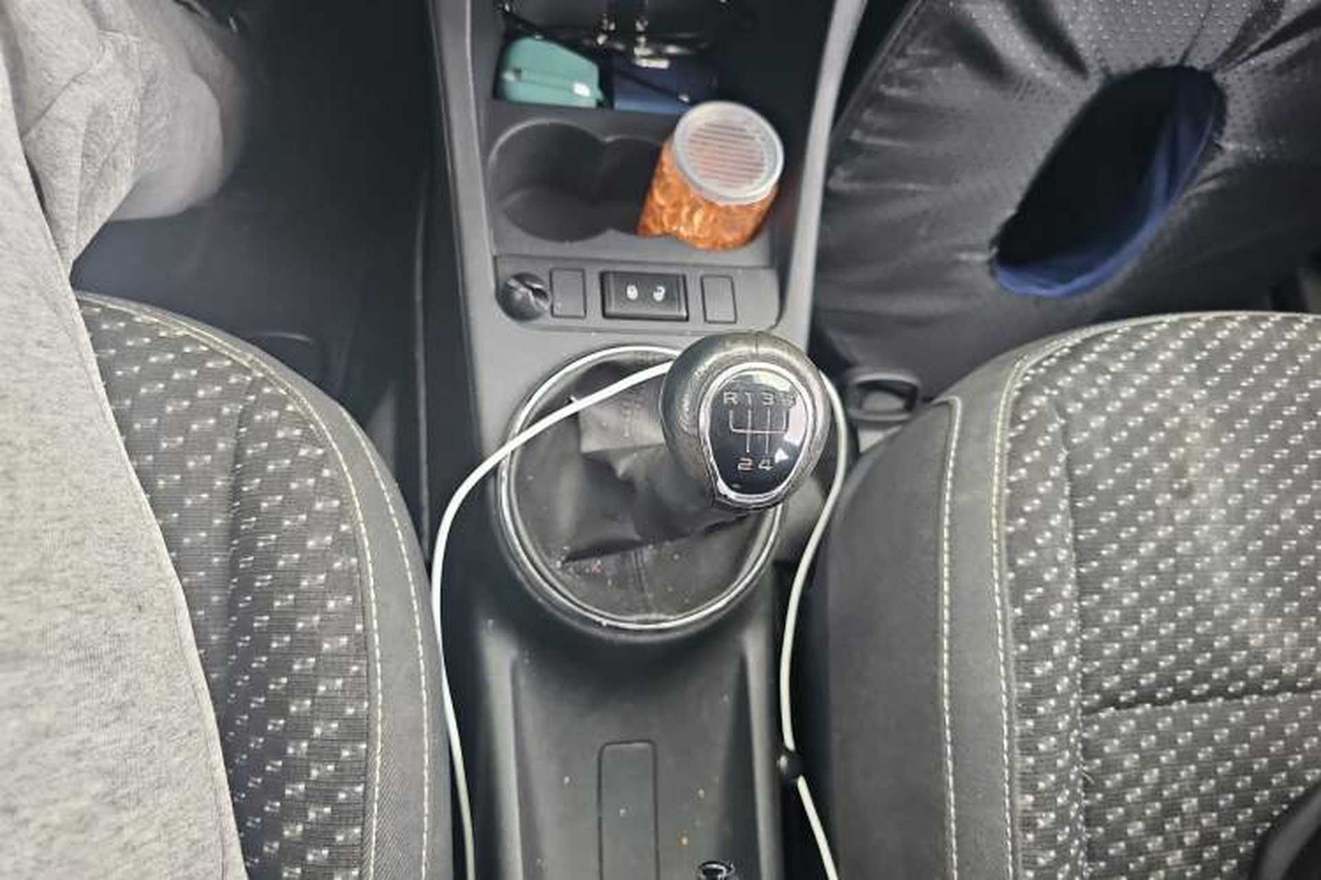 Used Skoda Fabia 2012 1.6L Manual Sport Edition Gear Lever