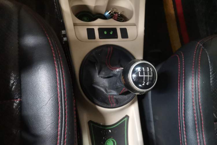 Used Skoda Fabia 2012 1.4L Manual Crystal Edition Gear Lever