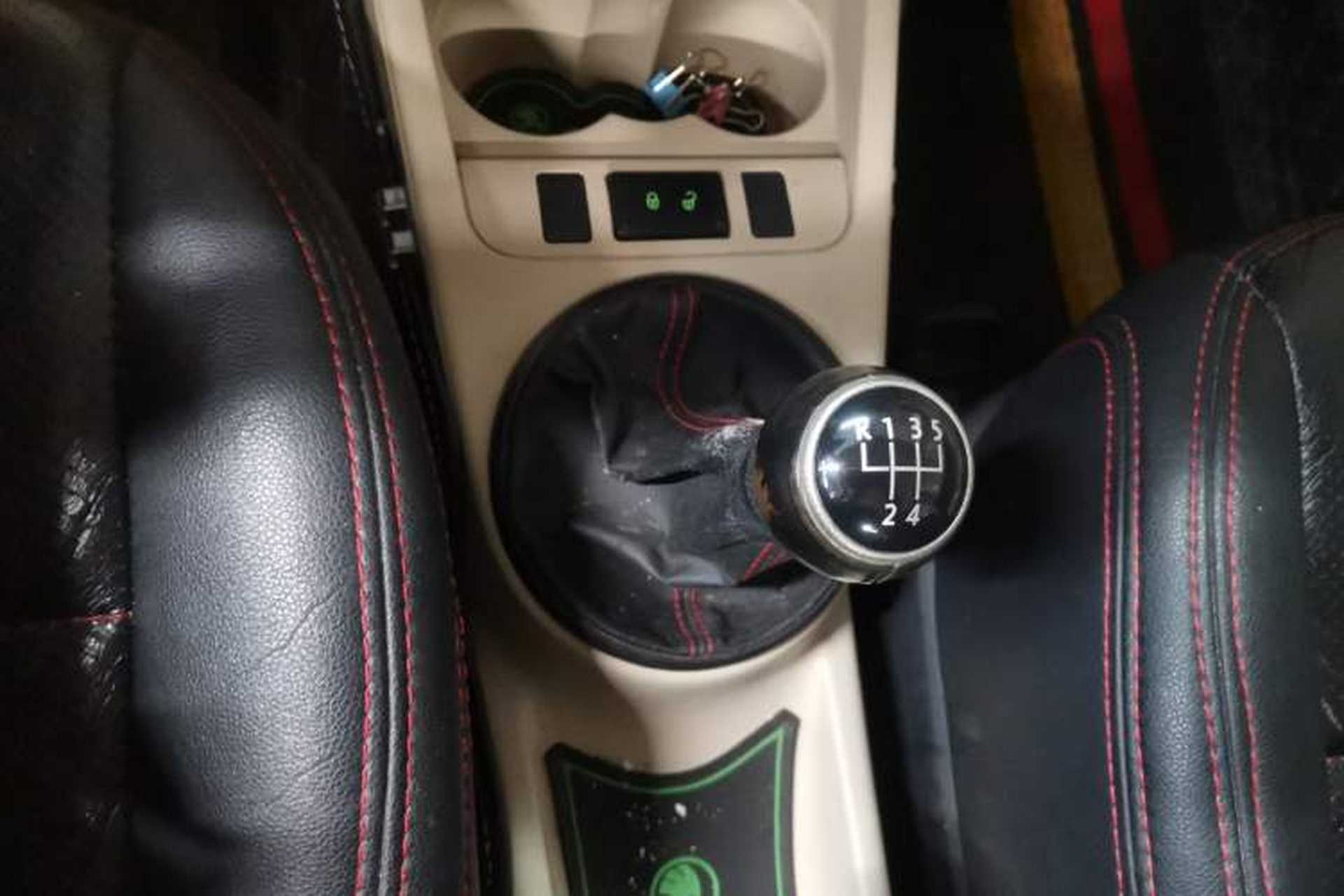 Used Skoda Fabia 2012 1.4L Manual Crystal Edition Gear Lever