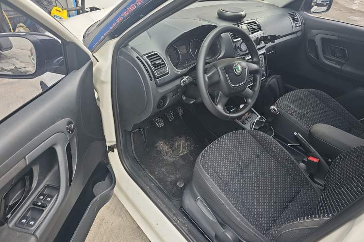 Used Skoda Fabia 2012 1.6L Manual Sport Edition Interior 3