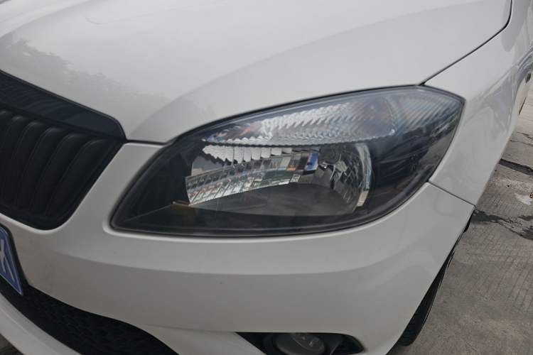 Used Skoda Fabia 2012 1.6L Manual Sport Edition Left Front Headlight