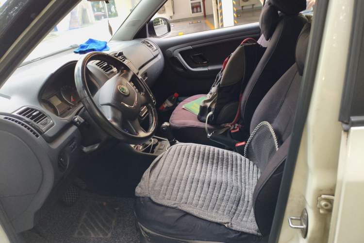 Used Skoda Fabia 2012 1.6L Automatic Sport Edition Left Front Seat