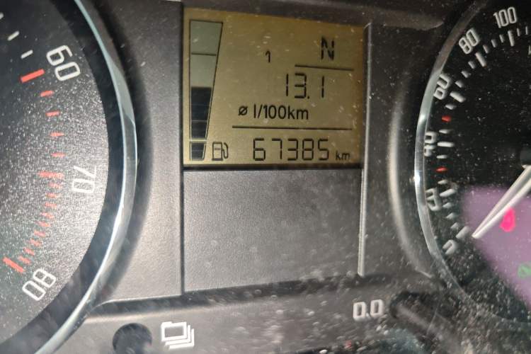 Used Skoda Fabia 2012 1.6L Automatic Sport Edition Odometer Close Up