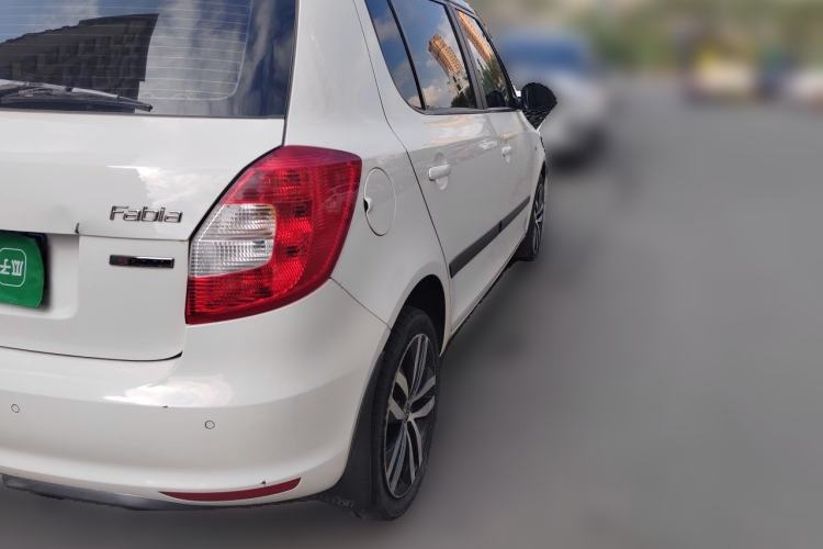 Used Skoda Fabia 2012 1.6L Automatic Sport Edition Rear Right 45 Deg