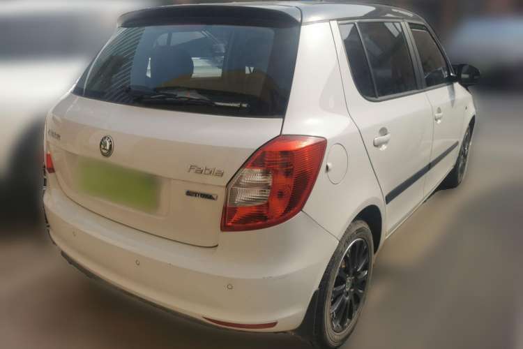 Used Skoda Fabia 2012 1.6L Automatic Sport Edition Rear Right 45 Deg