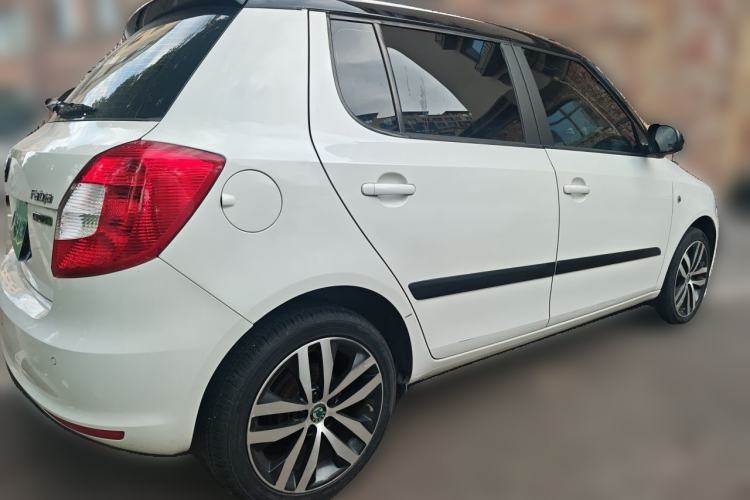 Used Skoda Fabia 2012 1.6L Automatic Sport Edition Rear Right 45 Deg