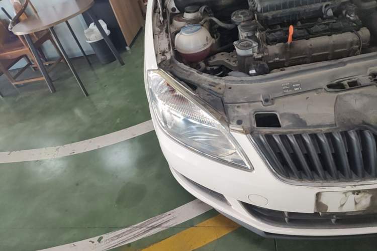 Used Skoda Fabia 2012 1.4L Manual Crystal Edition Right Front Headlight